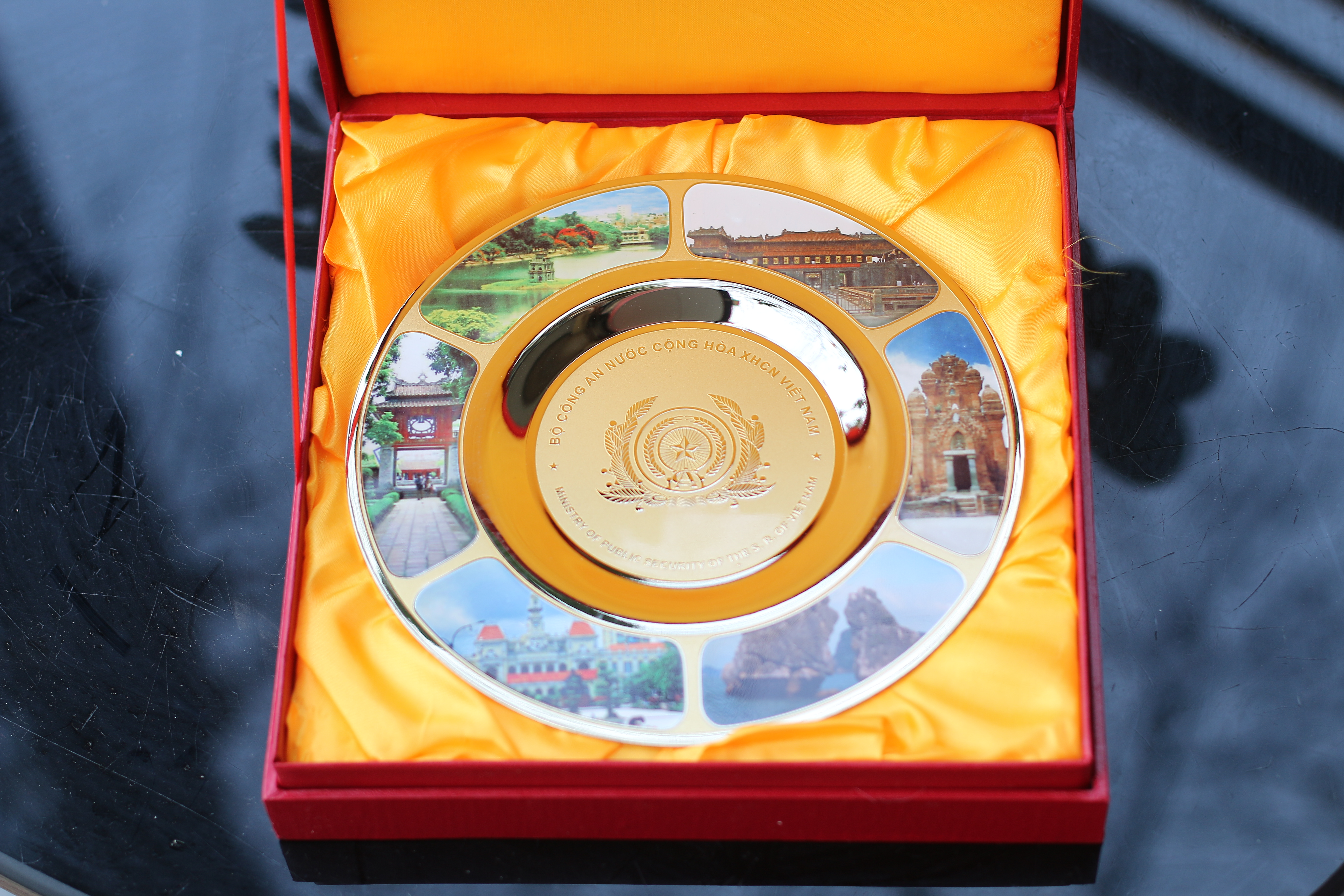 Lô mặt đĩa 6 danh lam Bộ Công An D20 bằng đồng thiết kế theo yêu cầu